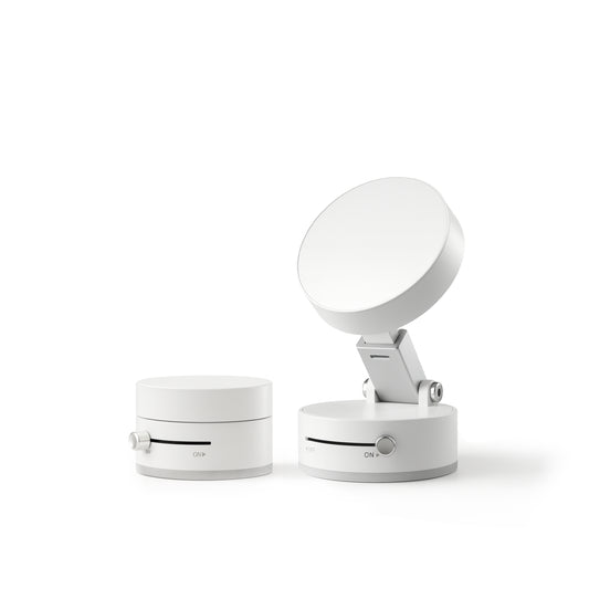 color:white